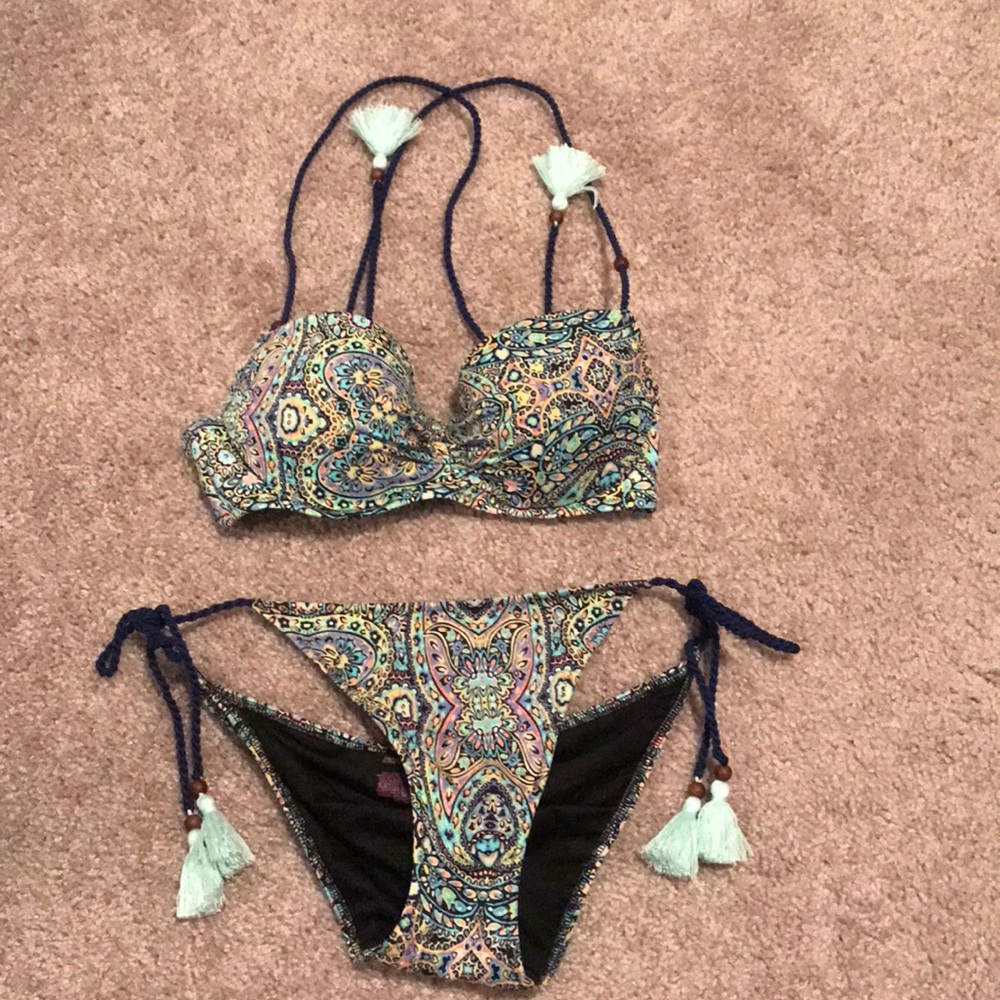 ⬇️🎉PRICE DROP! Victoria’s Secret Bikini 👙 - Picture 1 of 7
